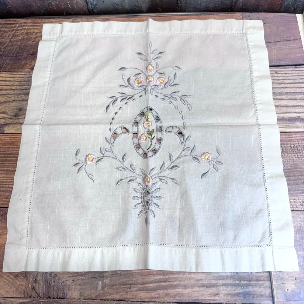Vintage Set Embroidered‎ Linen Table Runner w 2 Napkins Gray Pink Floral Eyelet